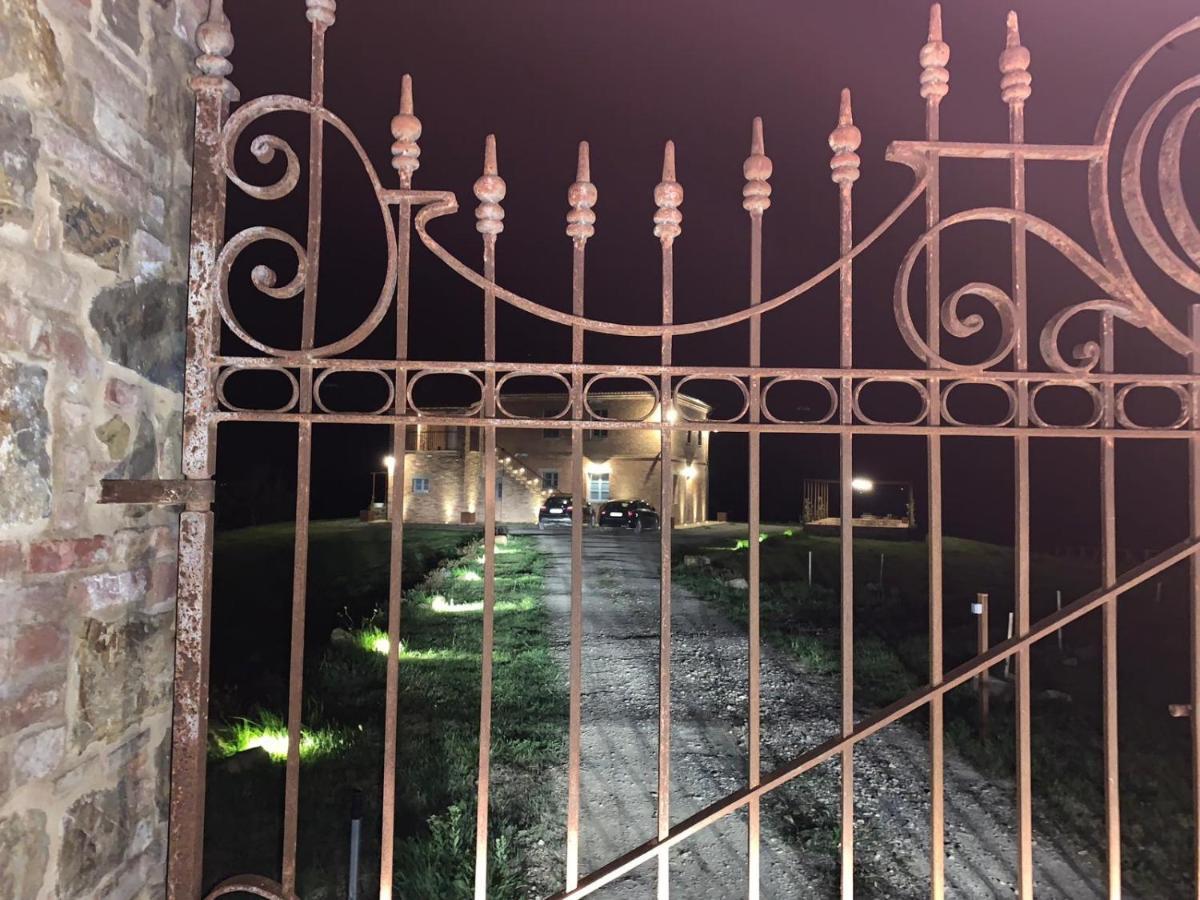 Cordella In Valdorcia Truffle And Olive Oil Resort Montalcino Exterior foto